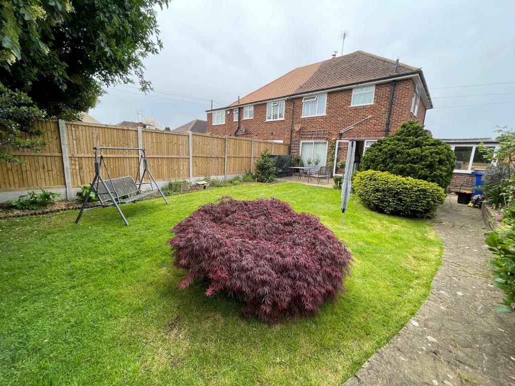 Lot: 48 - THREE-BEDROOM SEMI FOR IMPROVEMENT - Well kept garden with access to garage